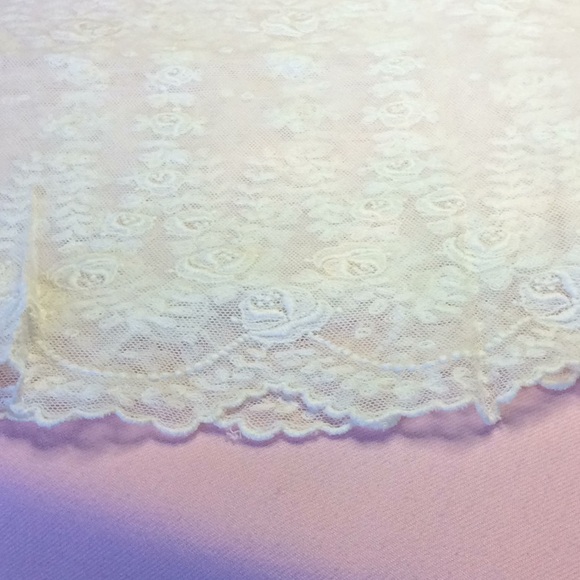 FINAL SALE PRICE 2 Pc. Lot of Lace/Mantle Scarf - Picture 5 of 7